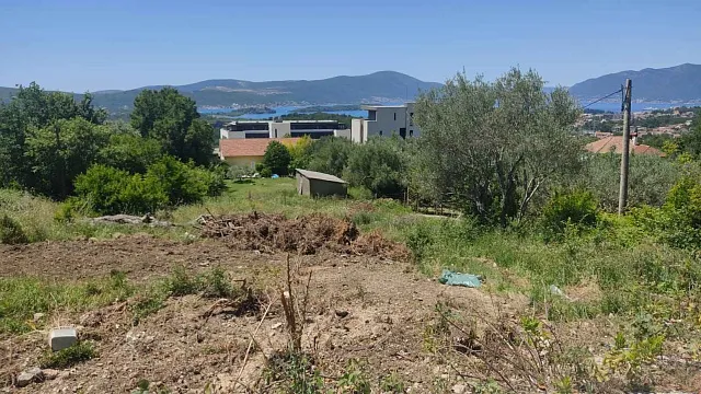 BAUGRUNDSTÜCK MIT MEERBLICK IN KAVAČ ZU VERKAUFEN